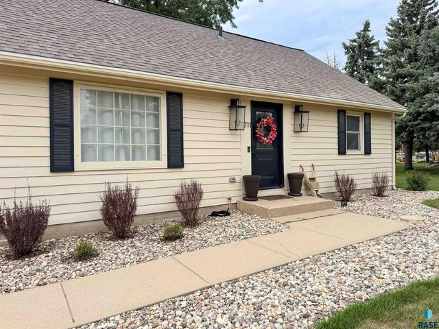 1711 N Wedgewood Rd Road, Sioux Falls, SD 57107