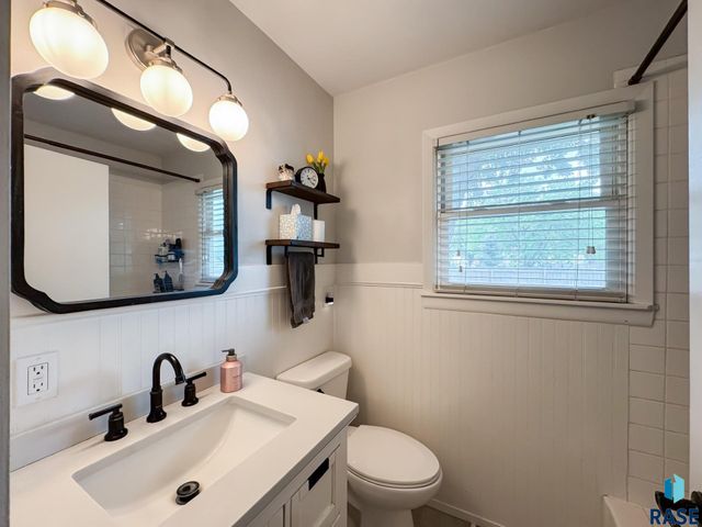 1711 N Wedgewood Rd Road, Sioux Falls, SD 57107