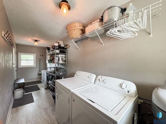 1711 N Wedgewood Rd Road, Sioux Falls, SD 57107