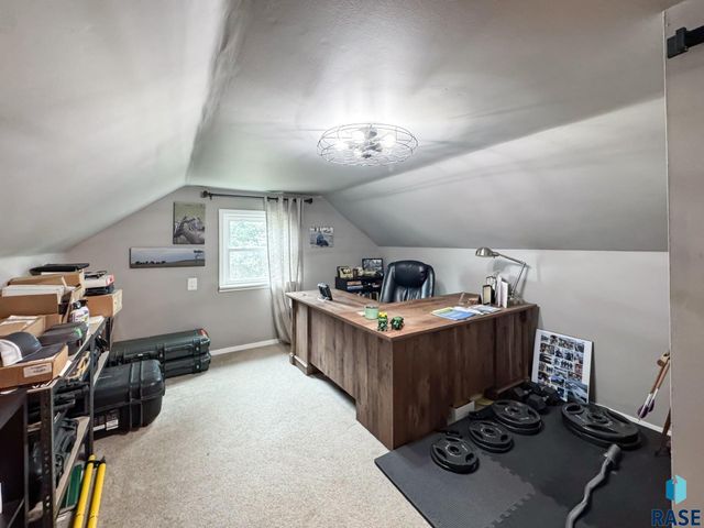 1711 N Wedgewood Rd Road, Sioux Falls, SD 57107