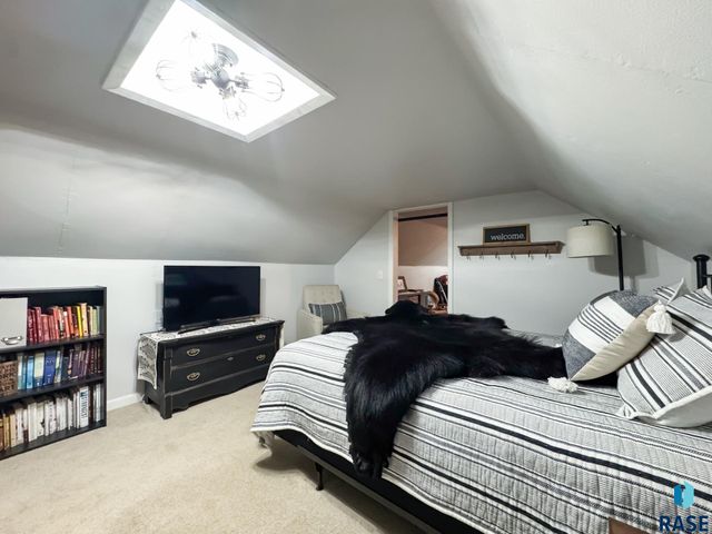 1711 N Wedgewood Rd Road, Sioux Falls, SD 57107