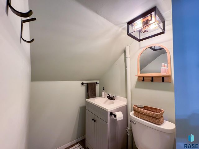 1711 N Wedgewood Rd Road, Sioux Falls, SD 57107