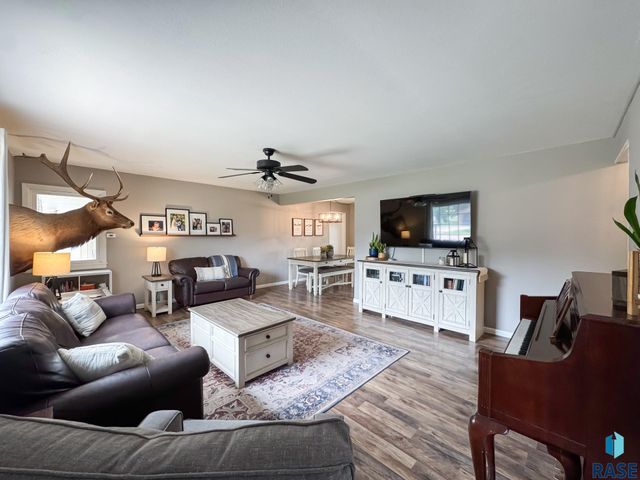 1711 N Wedgewood Rd Road, Sioux Falls, SD 57107