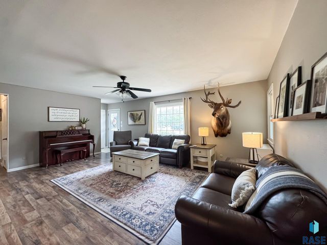1711 N Wedgewood Rd Road, Sioux Falls, SD 57107
