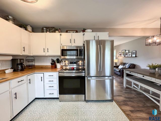 1711 N Wedgewood Rd Road, Sioux Falls, SD 57107