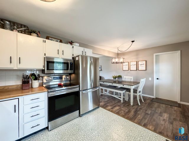 1711 N Wedgewood Rd Road, Sioux Falls, SD 57107