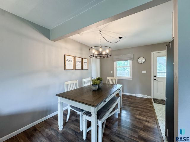 1711 N Wedgewood Rd Road, Sioux Falls, SD 57107