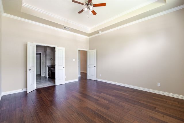 5500 Ledgestone Drive, Fort Worth, TX 76132