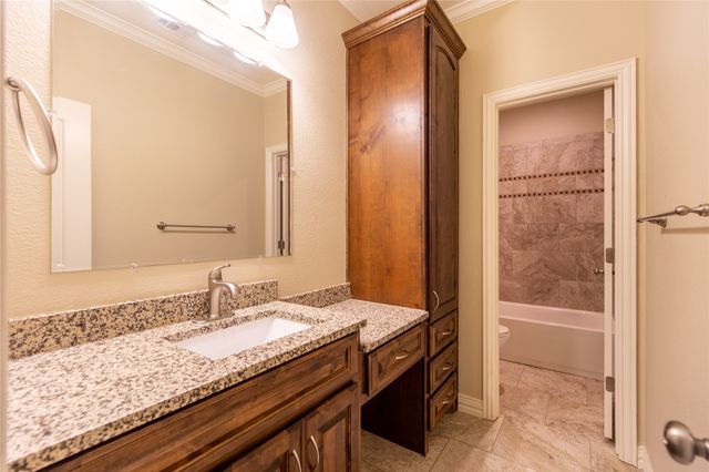 5500 Ledgestone Drive, Fort Worth, TX 76132