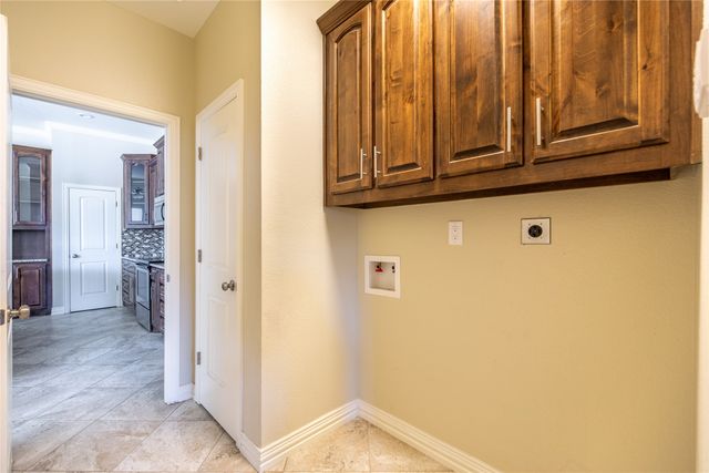 5500 Ledgestone Drive, Fort Worth, TX 76132