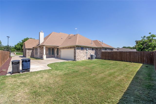5500 Ledgestone Drive, Fort Worth, TX 76132