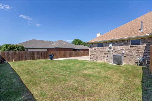 5500 Ledgestone Drive, Fort Worth, TX 76132