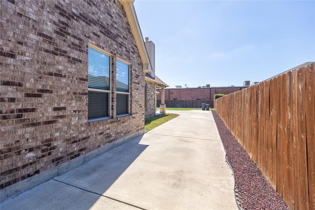 5500 Ledgestone Drive, Fort Worth, TX 76132