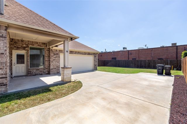 5500 Ledgestone Drive, Fort Worth, TX 76132