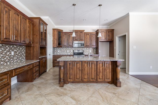 5500 Ledgestone Drive, Fort Worth, TX 76132