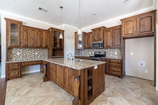 5500 Ledgestone Drive, Fort Worth, TX 76132