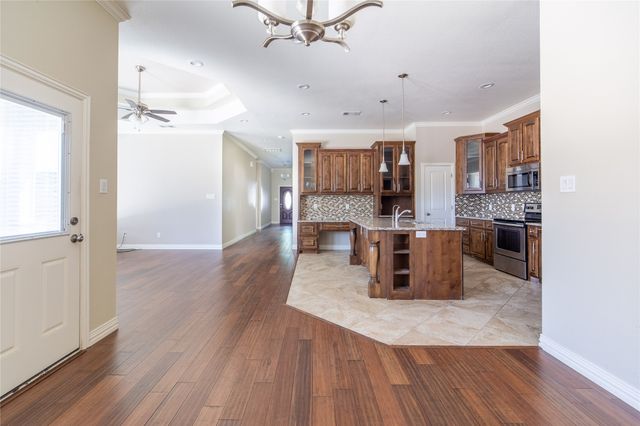5500 Ledgestone Drive, Fort Worth, TX 76132