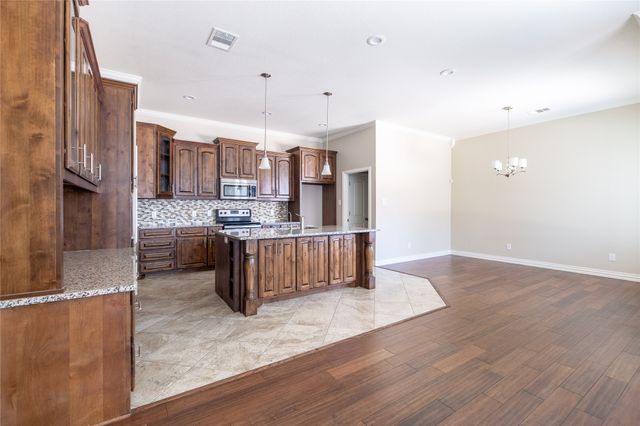 5500 Ledgestone Drive, Fort Worth, TX 76132