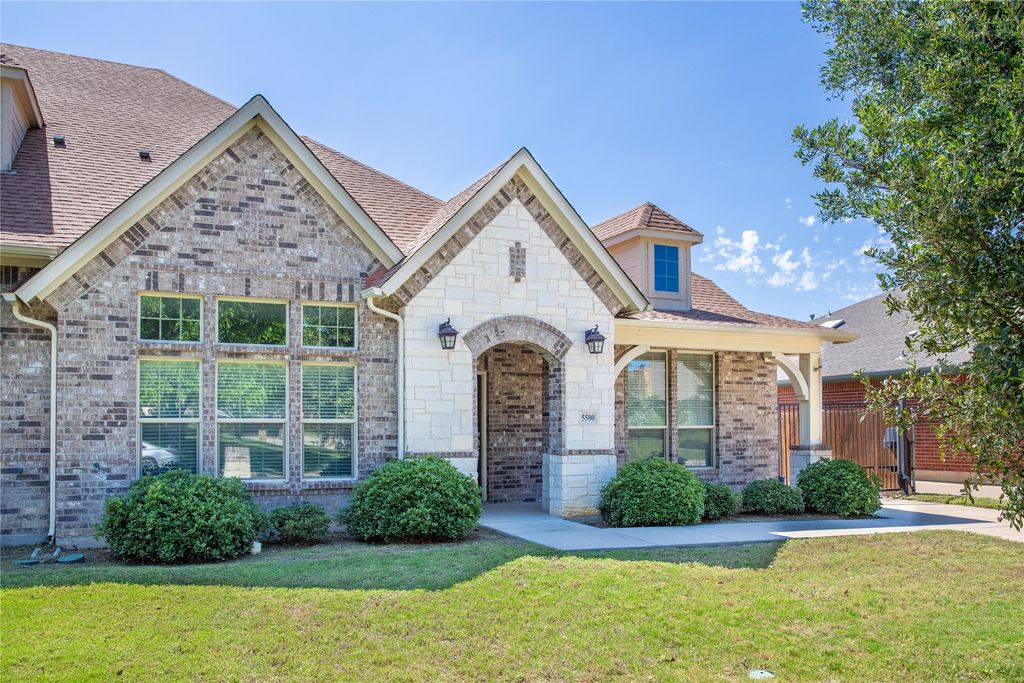 5500 Ledgestone Drive, Fort Worth, TX 76132