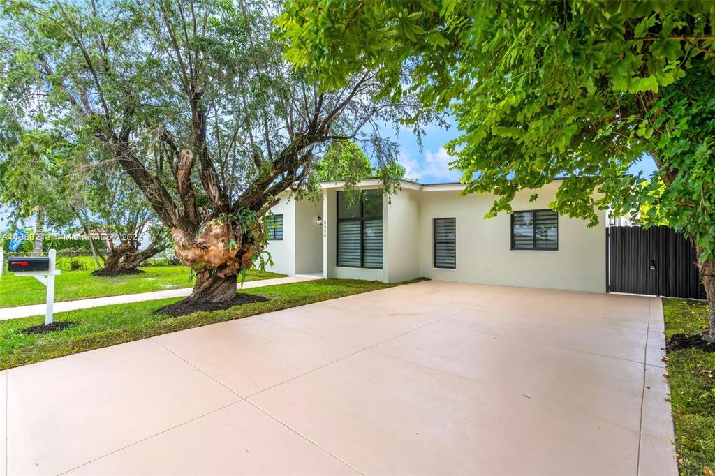 8450 SW 27th St, Miami, FL 33155