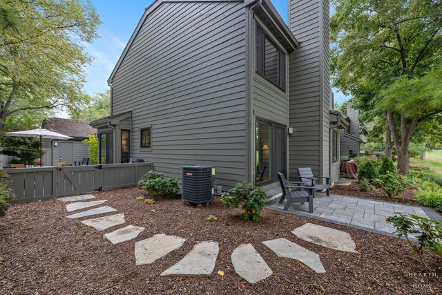 320 Oak Hill Road, Lake Barrington, IL 60010