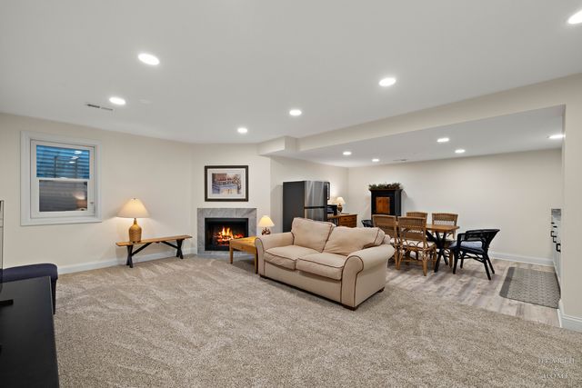 320 Oak Hill Road, Lake Barrington, IL 60010