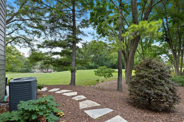 320 Oak Hill Road, Lake Barrington, IL 60010