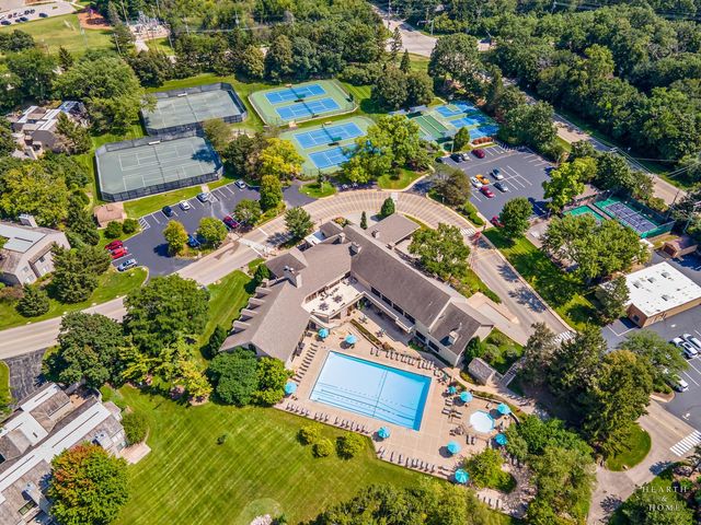 320 Oak Hill Road, Lake Barrington, IL 60010