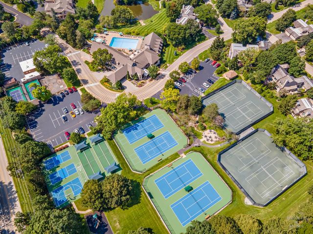 320 Oak Hill Road, Lake Barrington, IL 60010