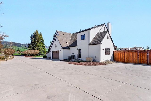 12575 Foothill Avenue, San Martin, CA 95046