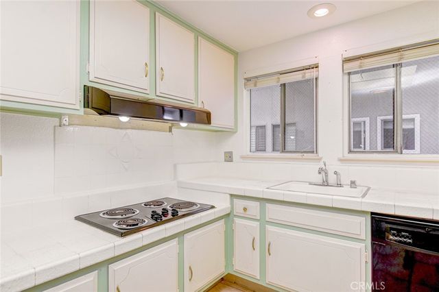 957 Calle Aragon O, Laguna Woods, CA 92637