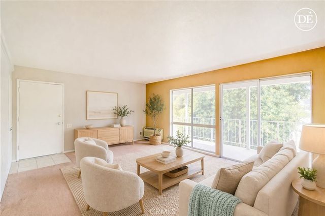 957 Calle Aragon O, Laguna Woods, CA 92637