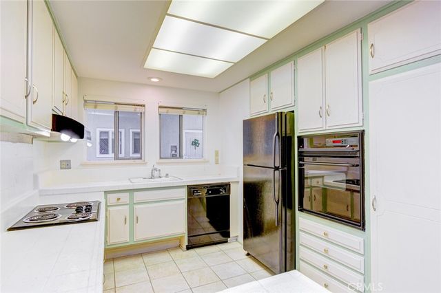 957 Calle Aragon O, Laguna Woods, CA 92637