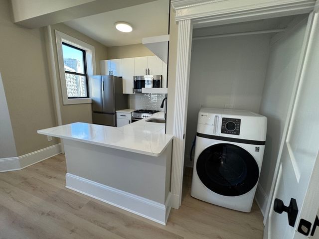 41 Edgerly Rd 22, Boston, MA 02115