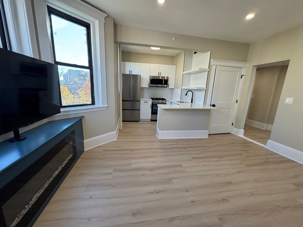 41 Edgerly Rd 22, Boston, MA 02115