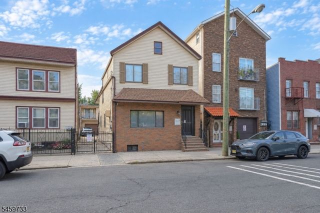 83 Pacific St, Newark City, NJ 07105