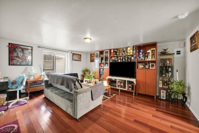83 Pacific St, Newark City, NJ 07105