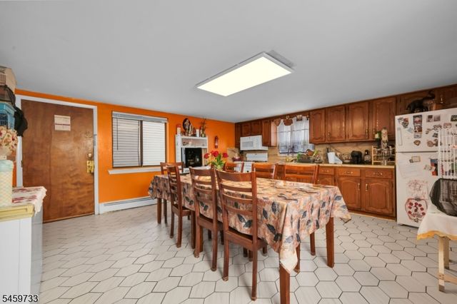 83 Pacific St, Newark City, NJ 07105