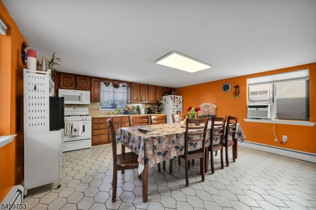 83 Pacific St, Newark City, NJ 07105