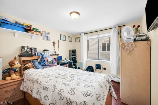 83 Pacific St, Newark City, NJ 07105
