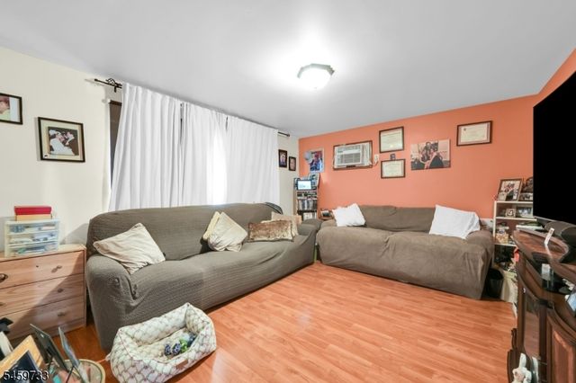 83 Pacific St, Newark City, NJ 07105
