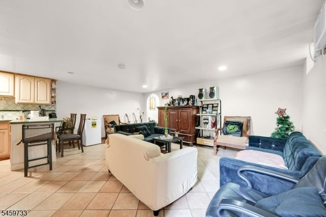 83 Pacific St, Newark City, NJ 07105