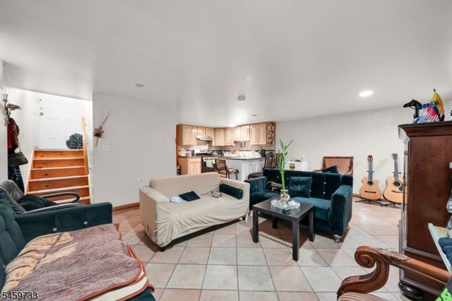 83 Pacific St, Newark City, NJ 07105