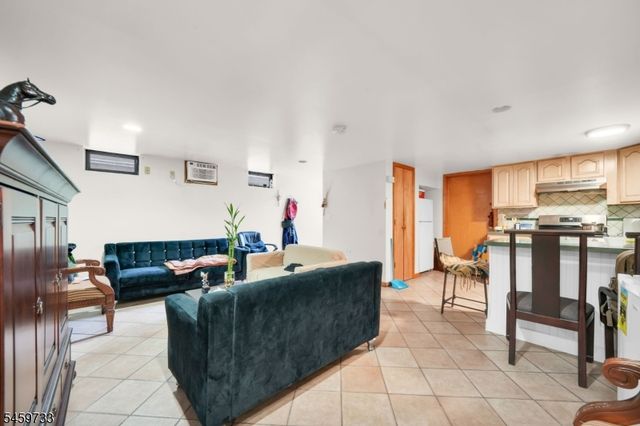 83 Pacific St, Newark City, NJ 07105
