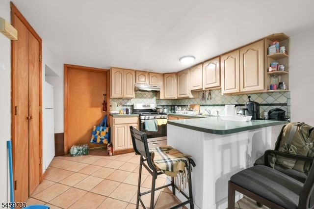 83 Pacific St, Newark City, NJ 07105