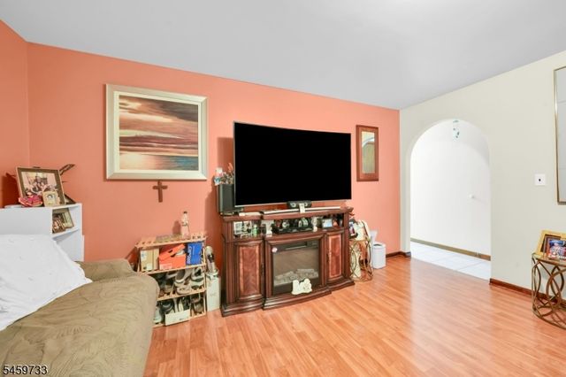 83 Pacific St, Newark City, NJ 07105
