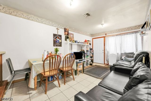 83 Pacific St, Newark City, NJ 07105