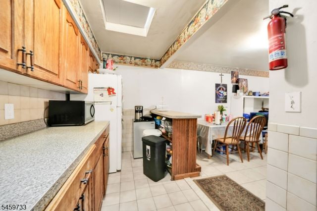 83 Pacific St, Newark City, NJ 07105