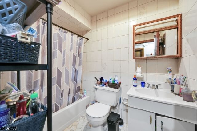 83 Pacific St, Newark City, NJ 07105