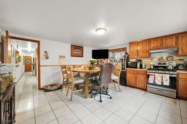 83 Pacific St, Newark City, NJ 07105